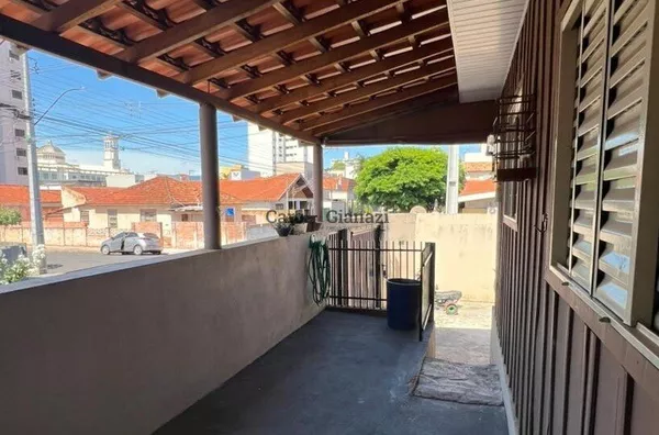 CA2435- Casa  de esquina para Venda no Centro de Assis