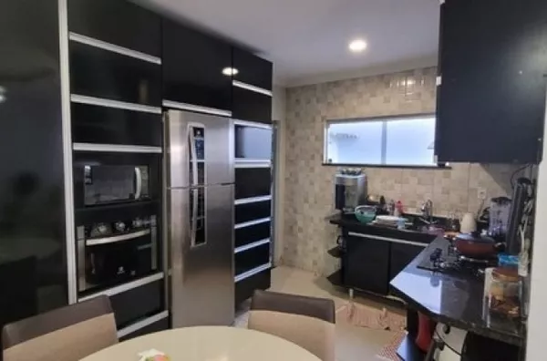 Vende-se Casa de Alto Padrão c/ Piscina- Cidade Satélite