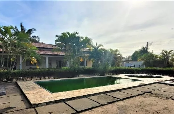 Aluga-se Excelente Casa com Piscina no Bairro Cauamé