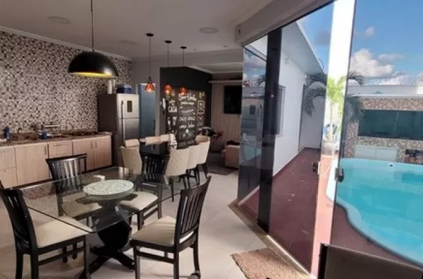 Vende-se Casa de Alto Padrão c/ Piscina- Cidade Satélite
