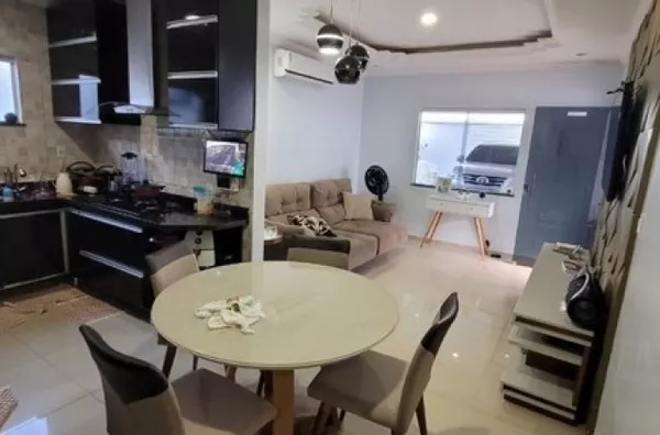 Vende-se Casa de Alto Padrão c/ Piscina- Cidade Satélite