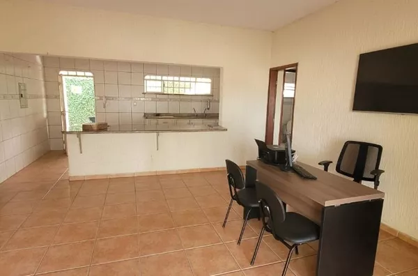 Aluga-se Excelente Casa com Piscina no Bairro Cauamé