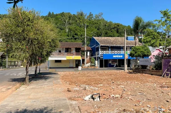 Terreno de esquina,  - Selecione - Bairro, Três Coroas