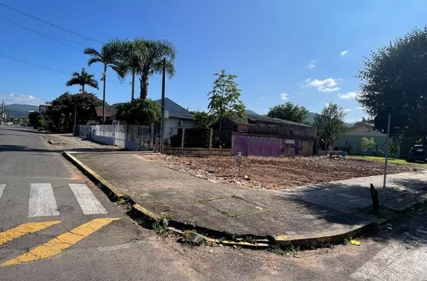 Terreno de esquina,  - Selecione - Bairro, Três Coroas