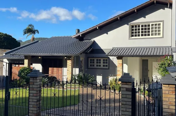 Casa para venda, 4 quarto(s),  Centro, Três Coroas