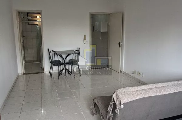 Kitnetão Mobiliado com Dormitório Amplo, Garagem Coberta, Centro, Campinas (SP)