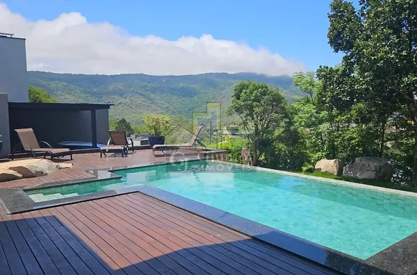 Excelente Casa com 3 Dormitórios (sendo 3 suítes+ 1 suíte master) + 5 Vagas de Garagem,  Itapetinga Atibaia (SP) - Foto 1