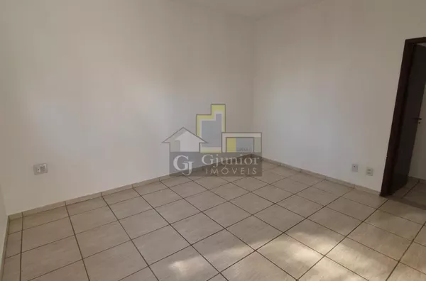 Locação: Casa com 3 Dormitórios + 4 vagas, Jd. Flamboyant, Campinas (SP)
