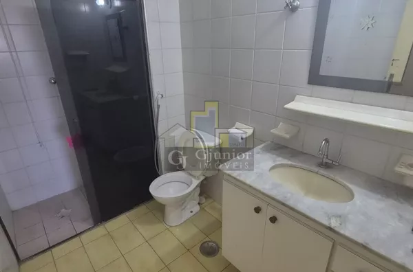 Kitnet com divisória e armário, Centro, Campinas (SP)