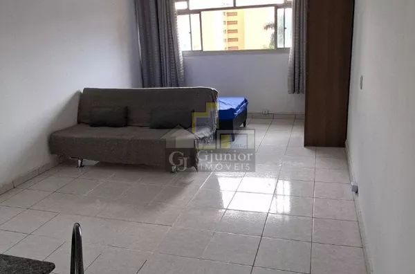 Kitnetão Mobiliado com Dormitório Amplo, Garagem Coberta, Centro, Campinas (SP)