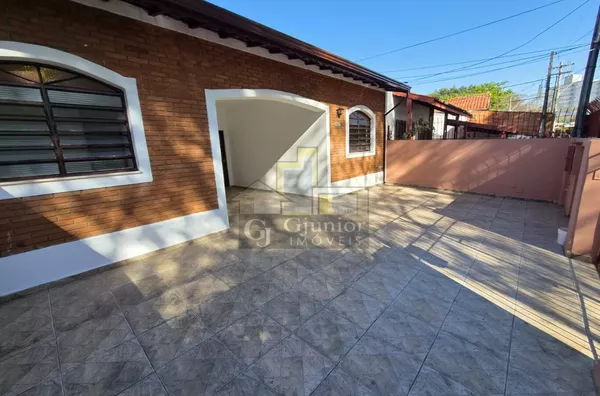 Locação: Casa com 3 Dormitórios + 4 vagas, Jd. Flamboyant, Campinas (SP)