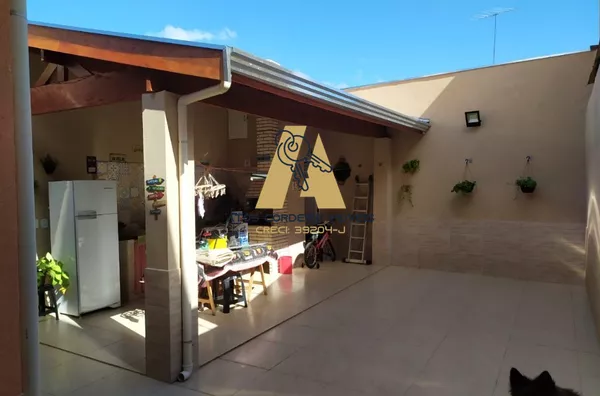 Casa  com terreno de 182 m² com ponto comercial (na frente) à venda na Vila Vianelo - Jundiaí SP.