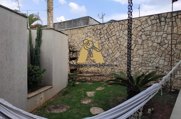 Casa de alto padrão VENDE no *Condomínio Portal da Primavera* em Campo Limpo Paulista/SP.