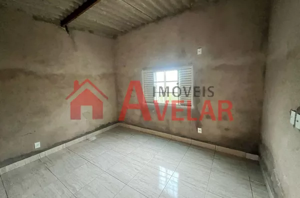 Casa no Morada Nova, em rua Asfaltada 