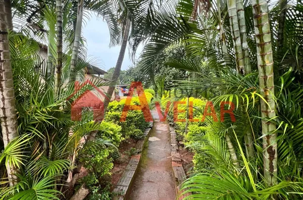 Casa no Morada Nova, em rua Asfaltada 