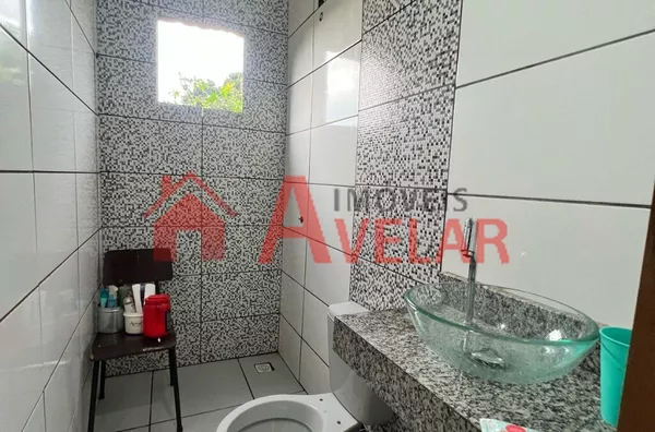 Casa no Morada Nova, em rua Asfaltada 