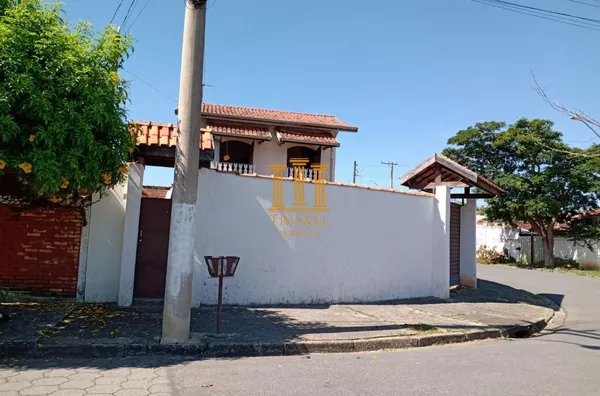 Sobrado 2 dormitórios com Edícula e quintal grande em Tremembé