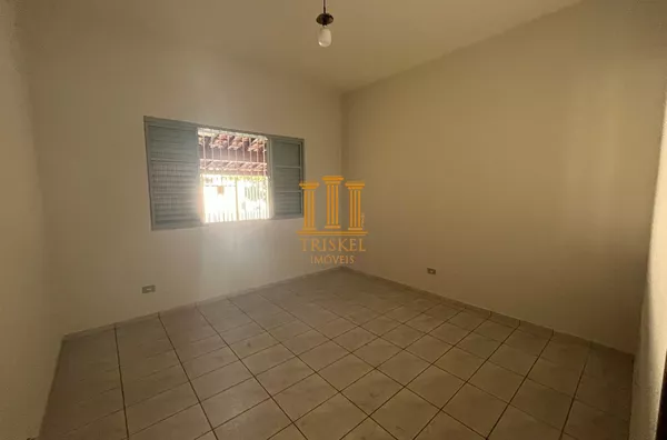 Casa 02 dormitórios para ALUGAR no Bonfim!