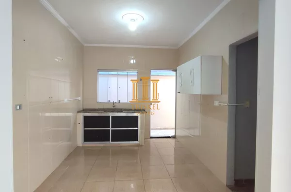 Casa 3 suítes garagem coberta e quintal no Esplanada Santa Helena em Taubaté