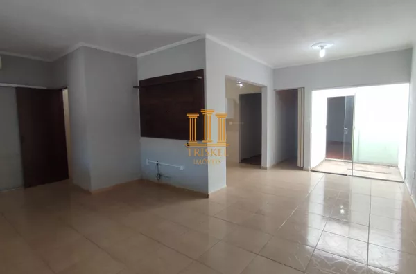 Casa 3 suítes garagem coberta e quintal no Esplanada Santa Helena em Taubaté