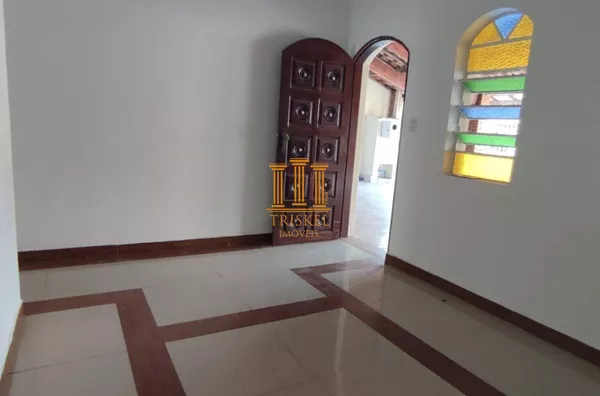 Casa  4 Dorm com suíte e 3 vagas cobertas no Jardim das Bandeira em Taubaté