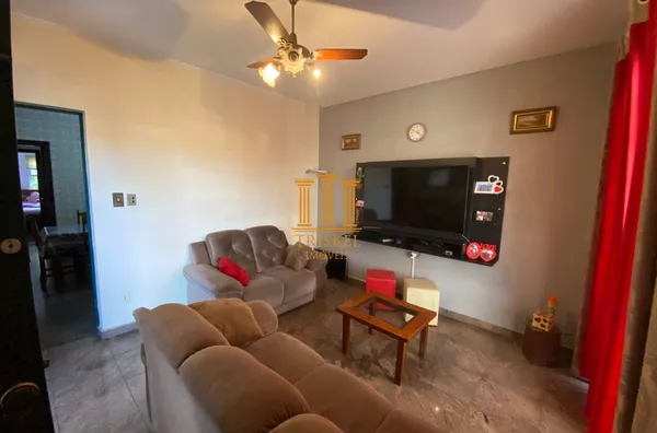 Casa 3 Dorm com suíte + 2 edículas no fundo na Vila São Geraldo em Taubaté