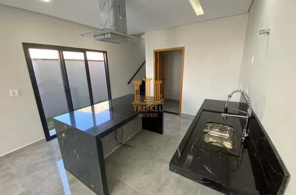 Linda Casa À VENDA no Condomínio Cyrela! 