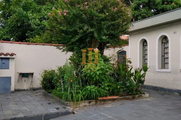 Casa 2 Dorm com edícula na Vila São Geraldo em Taubaté