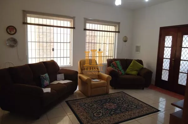 Casa com 4 dorm 2 suítes e vaga para 3 carros no Jardim Santa Clara em Taubaté