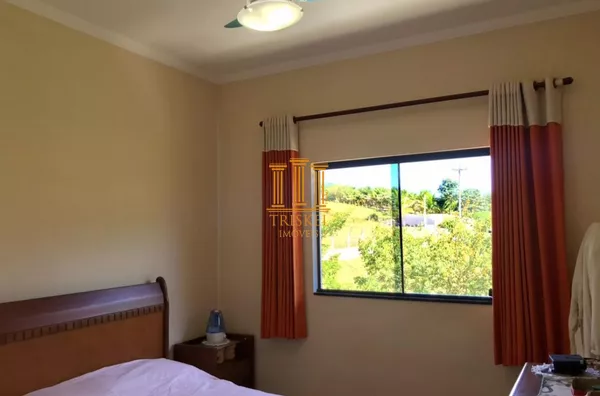 Chácara 4 Dorm com suíte garagem coberta e Piscina