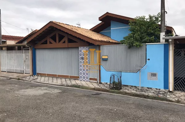 Casa 4 Dorm com suíte área gourmet e garagem coberta na Independência em Taubaté