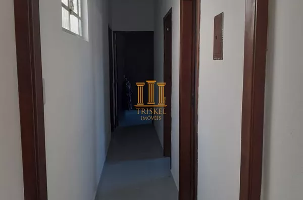 Casa 3 Dorm garagem coberta e rancho nos fundos