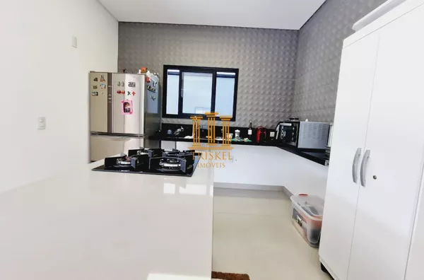 Casa 3 Suítes com piscina e área gourmet no Ouro Ville