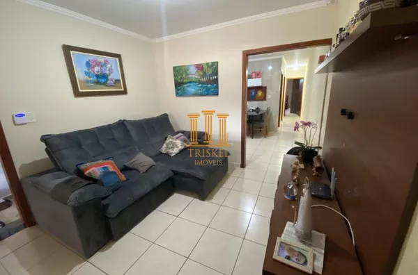 Casa 2 Dorm com garagem coberta e quintal 