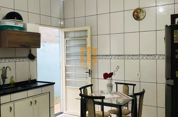 Casa com 3 Dorm e garagem coberta para 2 carros no Parque Aeroporto em Taubaté