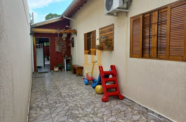 Casa 2 Dorm com quintal e garagem coberta na Morada dos Nobres