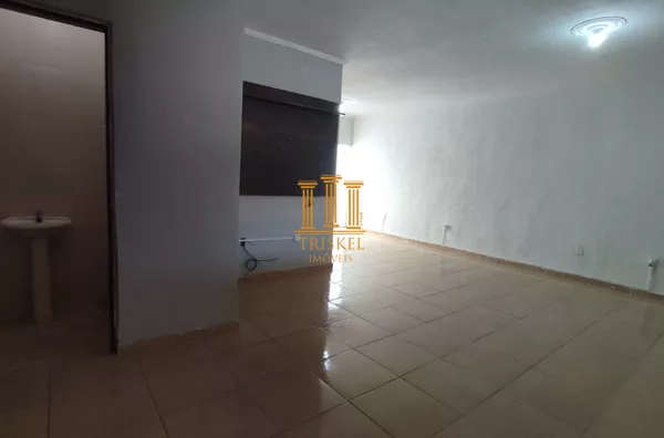 Casa 3 suítes garagem coberta e quintal no Esplanada Santa Helena em Taubaté