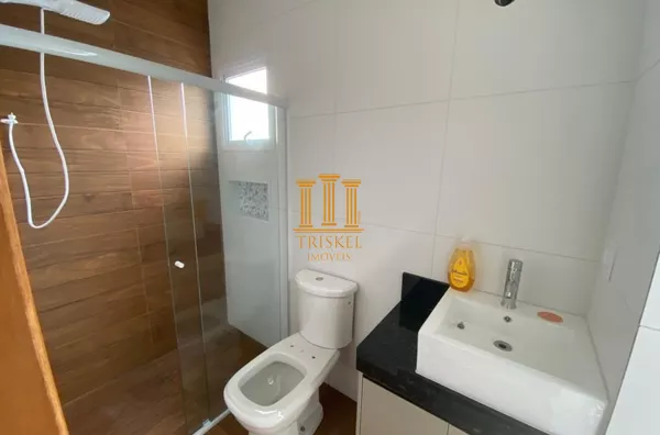 Casa em condomínio 3 Dorm com 2 suítes e piscina