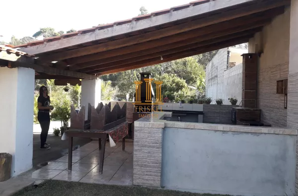 Chácara 2 dorm com suíte em terreno de 2500 metros na Estrada do Pinheirinho em Taubaté