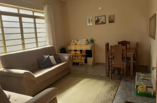 Casa 3 Dorm garagem coberta e rancho nos fundos