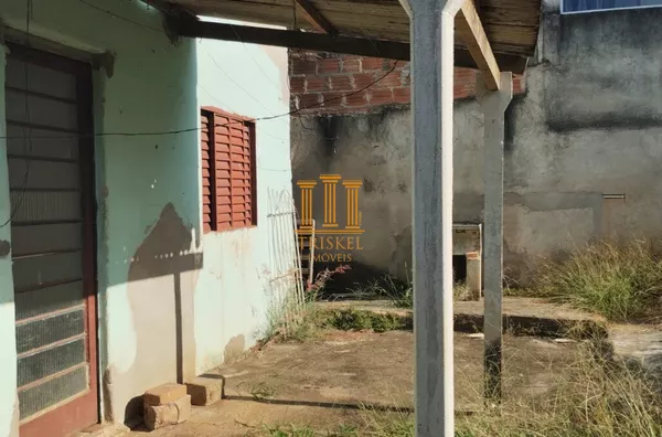 Casa 2 dorm e quintal de frente com a avenida no Jardim America em Taubaté