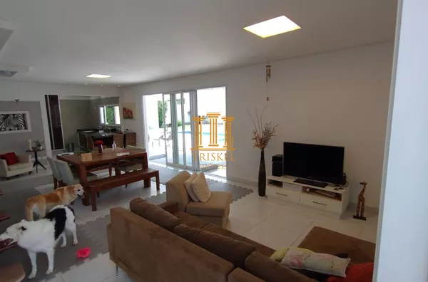 Casa 3 Suítes com área gourmet e piscina no Campos do Conde Versailles