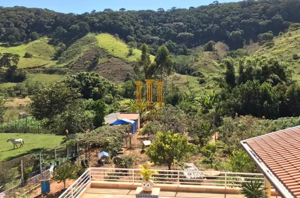 Chácara 4 Dorm com suíte garagem coberta e Piscina