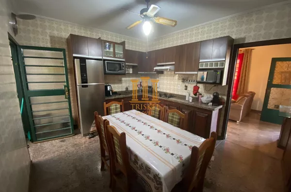 Casa 3 Dorm com suíte + 2 edículas no fundo na Vila São Geraldo em Taubaté