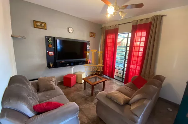 Casa 3 Dorm com suíte + 2 edículas no fundo na Vila São Geraldo em Taubaté