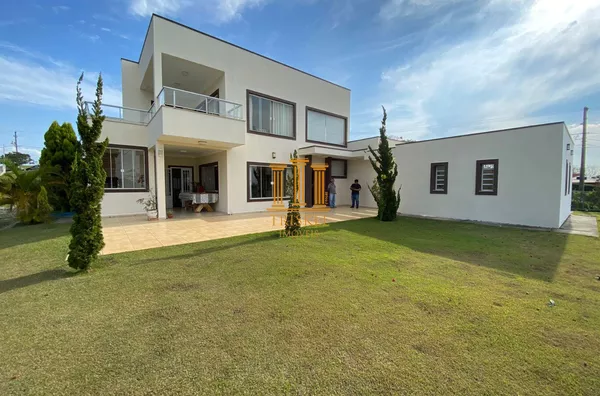 Sobrado 4 Suítes em terreno de 2000m² no Condomínio São Félix do Cataguá emTaubaté