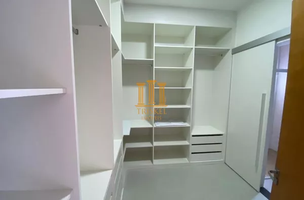 Casa em condomínio 3 Dorm com 2 suítes e piscina