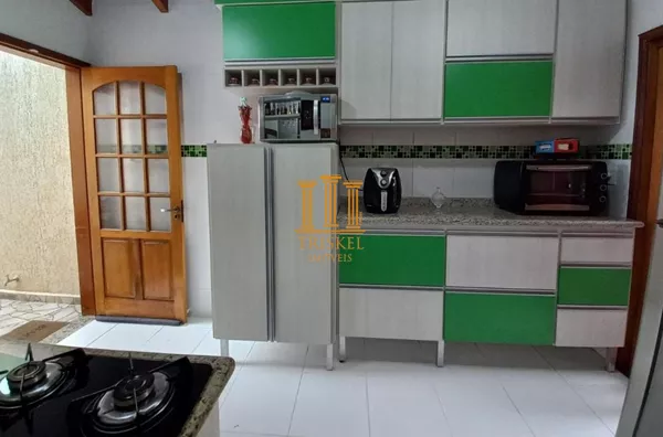 Casa 2 Dorm com quintal e garagem coberta na Morada dos Nobres