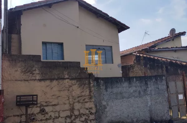 Casa 2 dorm e quintal de frente com a avenida no Jardim America em Taubaté