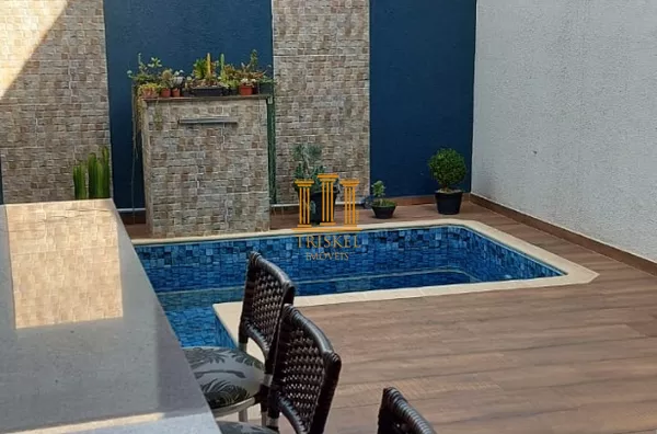 Sobrado 3 Dorm com suíte e piscina no Baronesa